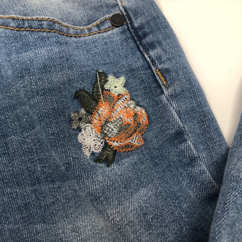 Joe’s Mid Rise Skinny Ankle Distressed Jeans - Picture 5 of 8